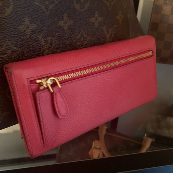 SALE! PRADA Wallet - Picture 2 of 7
